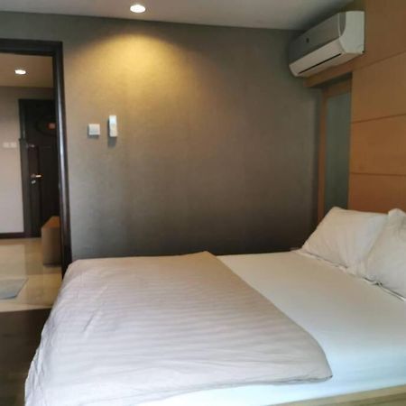 Two Bedroom Apartment At El Royale Hotel Bandung Extérieur photo